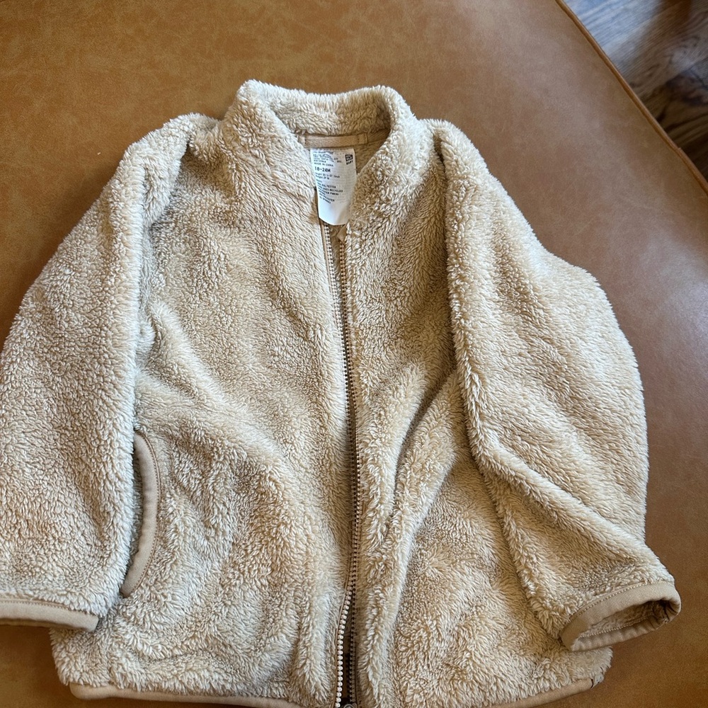 Uniqlo fluffy yarn toddler Cream Fleece Jacket